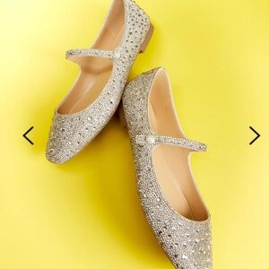 Elegant Women's Gold Embellished Flats
